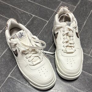 Nike White and Brown Athletic Shoes